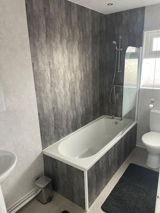 Fantastic Full 3 Bedroom Modern Apartment Belfast Exteriör bild